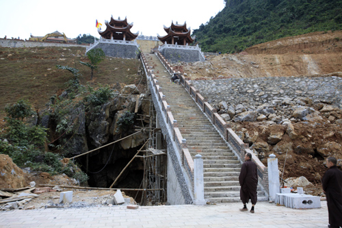 Độc[-]đáo[-]ngôi[-]chùa[-]tuyệt[-]đẹp[-]cạnh[-]thác[-]Bản[-]Giốc
